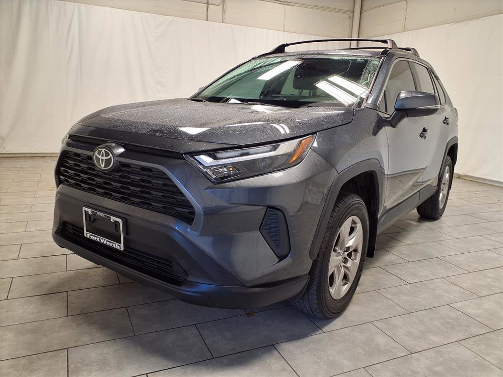 2023 Toyota RAV4 XLE photo 3