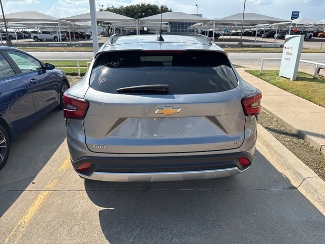 2024 Chevrolet Trax LT photo 3