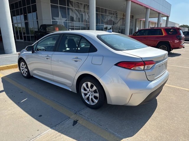 2023 Toyota Corolla LE photo 3