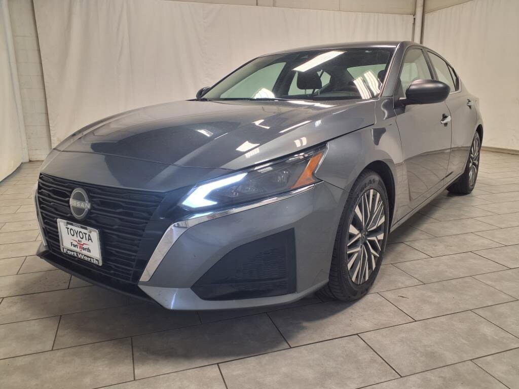 2024 Nissan Altima 2.5 SV photo 2