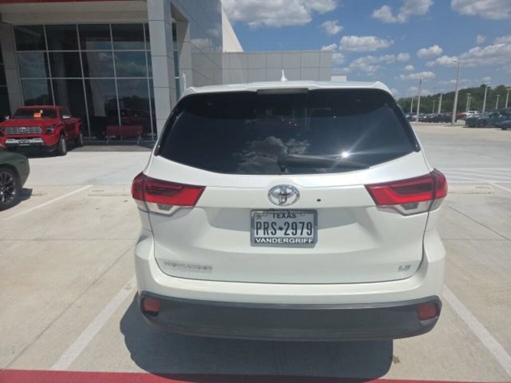 Used 2019 Toyota Highlander LE V6 SUV