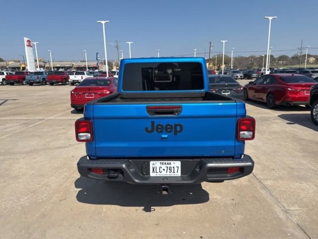 Used 2025 Jeep Gladiator Sport Truck Crew Cab