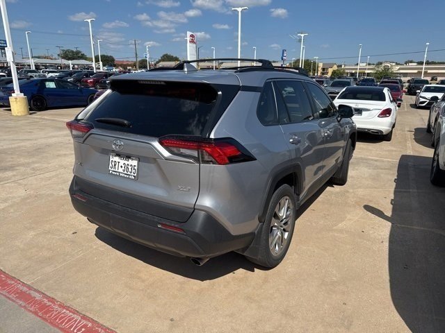 2023 Toyota RAV4 XLE Premium photo 4