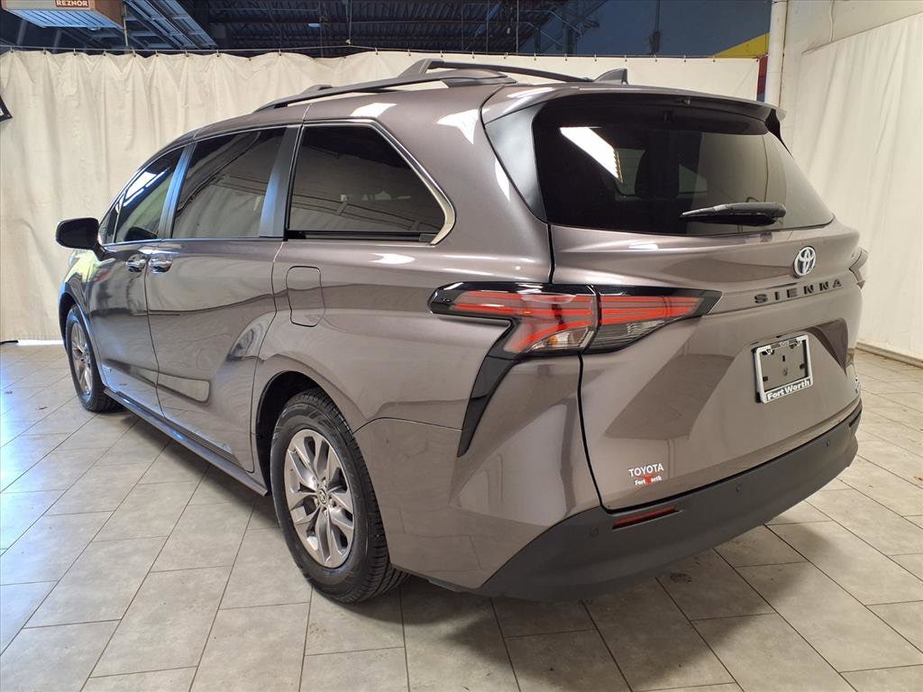 Certified 2021 Toyota Sienna XLE Van