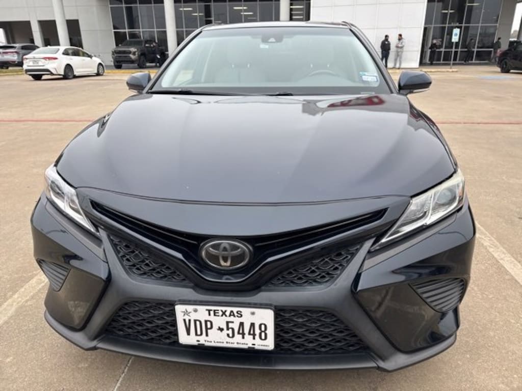 Used 2019 Toyota Camry SE Sedan