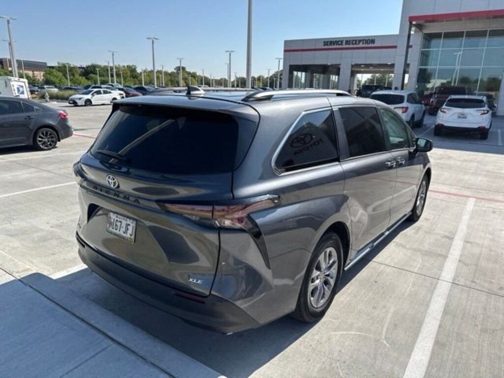 Used 2025 Toyota Sienna XLE 8 Passenger Van Passenger Van