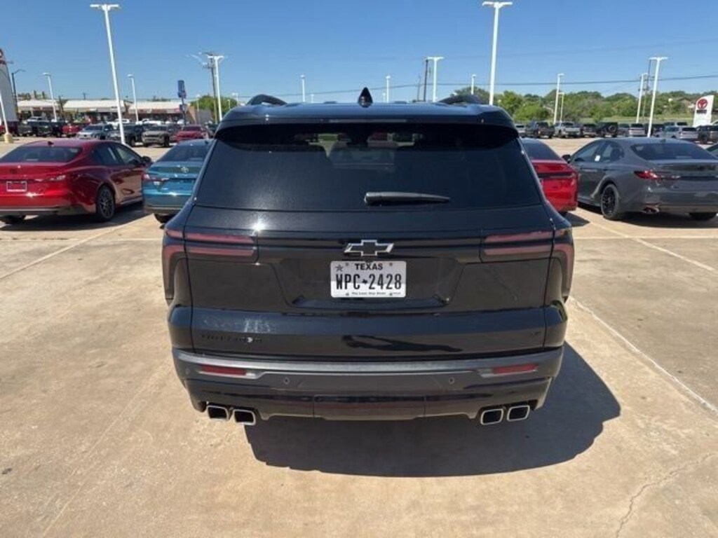 Used 2024 Chevrolet Traverse LT SUV