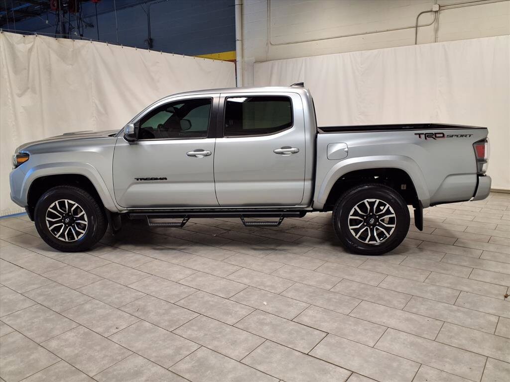 2023 Toyota Tacoma TRD Sport V6 photo 2