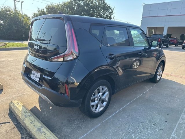 2024 Kia Soul LX photo 3