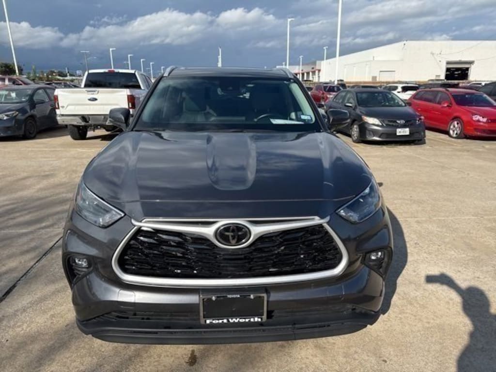 Used 2024 Toyota Highlander LE SUV