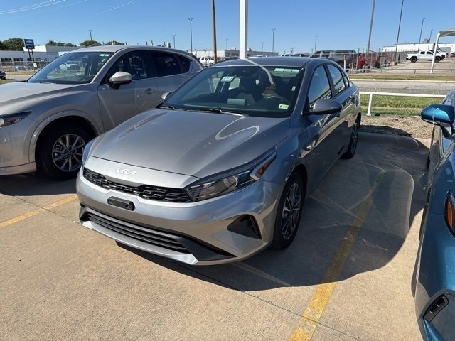 2024 Kia Forte LXS photo 2