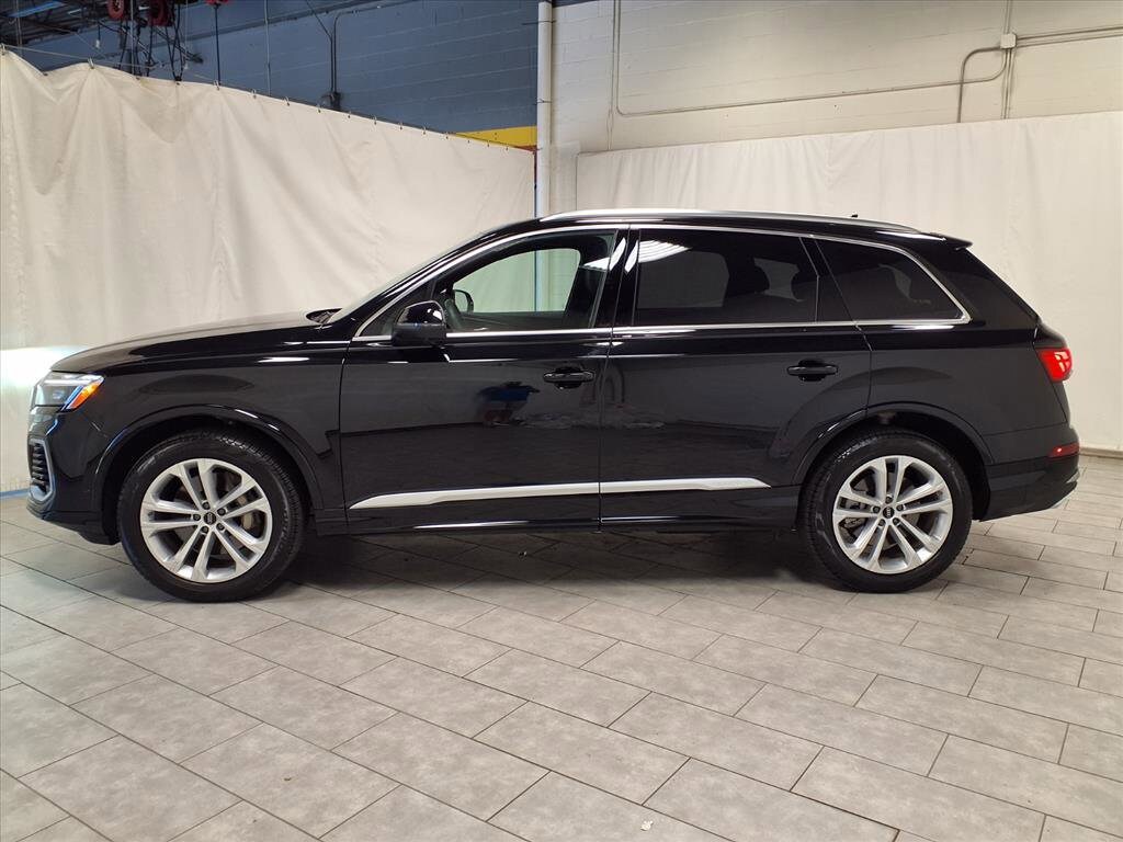 2025 Audi Q7 55 Premium Plus photo 3