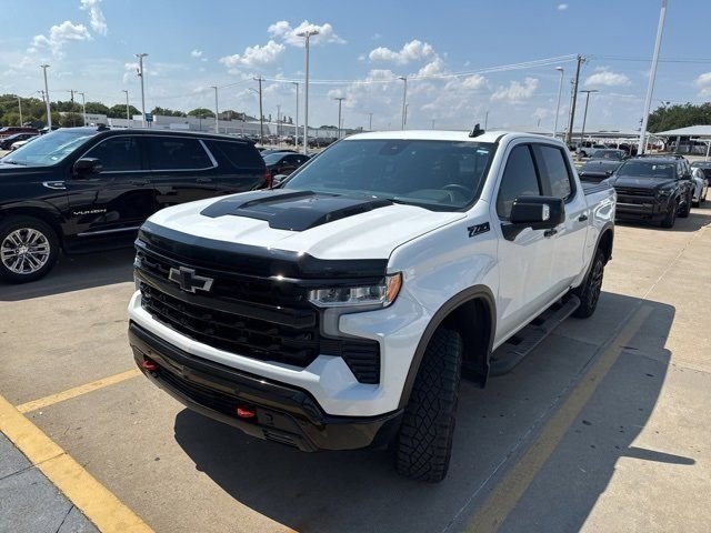 2024 Chevrolet Silverado 1500 LT Trail Boss photo 2
