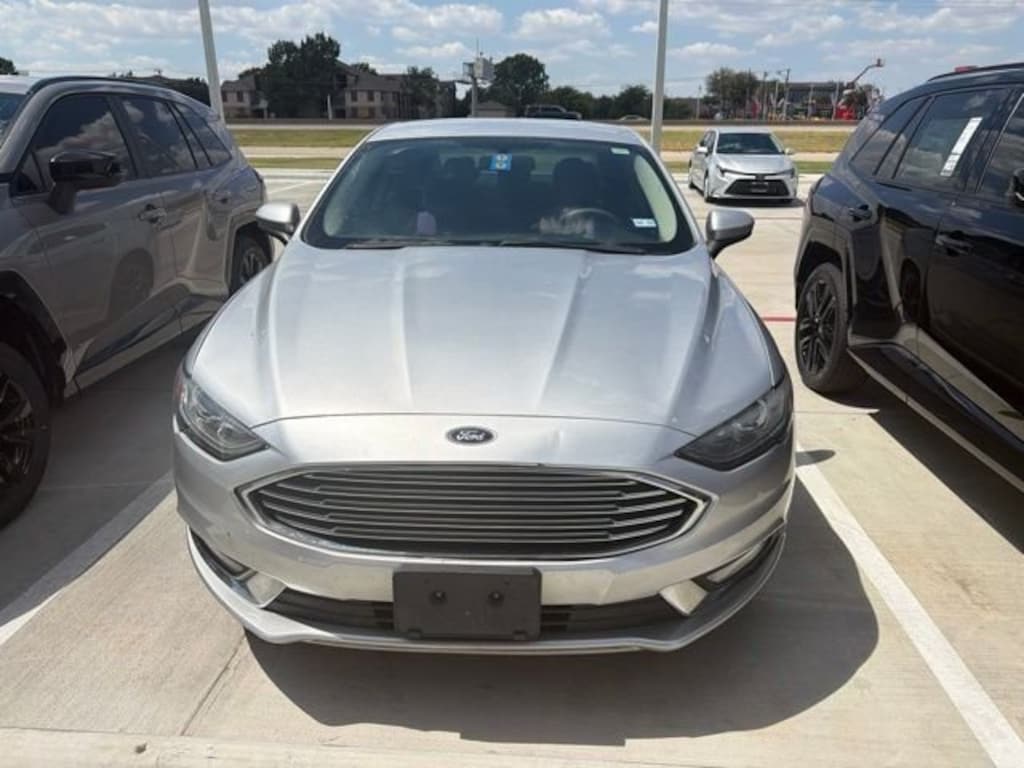 Used 2018 Ford Fusion SE Sedan