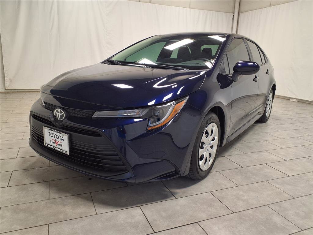 2025 Toyota Corolla LE photo 2
