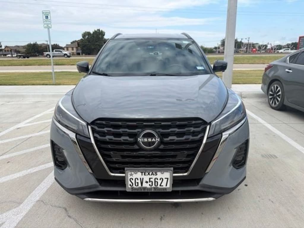 Used 2023 Nissan Kicks SR SUV