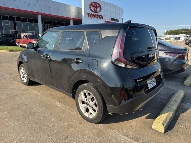2024 Kia Soul LX photo 2