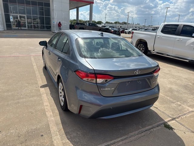 2022 Toyota Corolla LE photo 3
