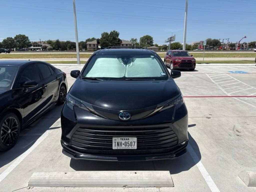 Used 2024 Toyota Sienna LE 8 Passenger Van Passenger Van