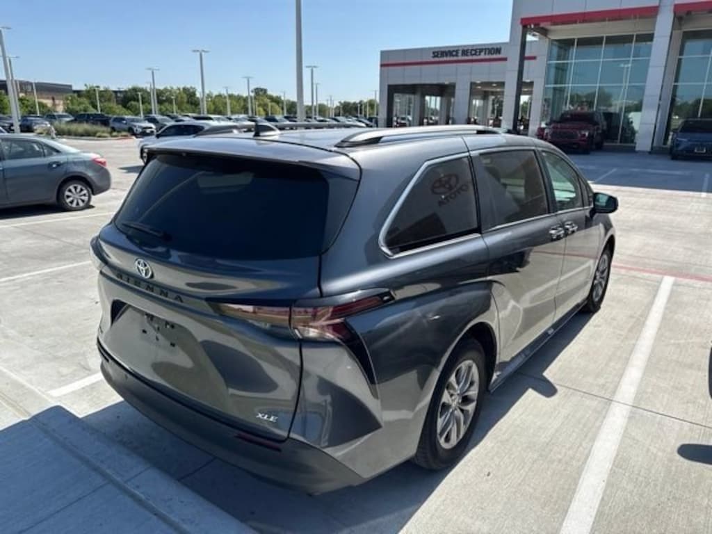 Used 2025 Toyota Sienna XLE 8 Passenger Van Passenger Van