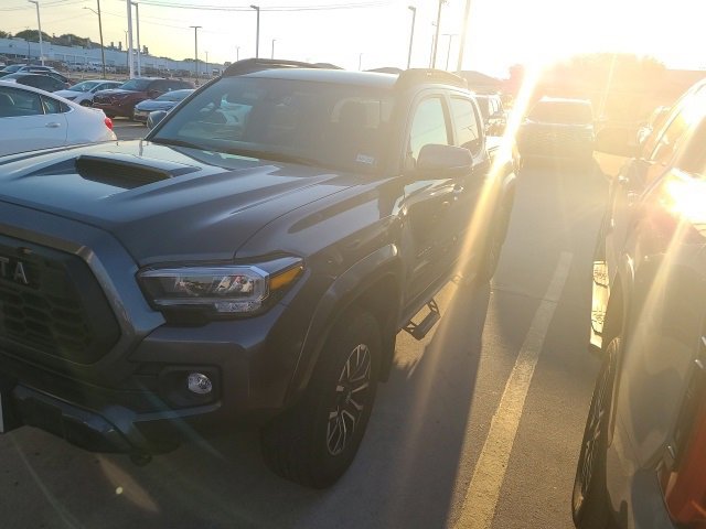 2023 Toyota Tacoma TRD Sport V6 photo 2