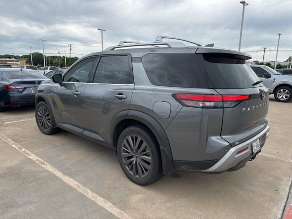 Used 2024 Nissan Pathfinder SL SUV