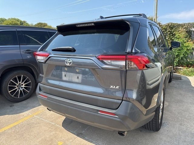 2020 Toyota RAV4 XLE Premium photo 4