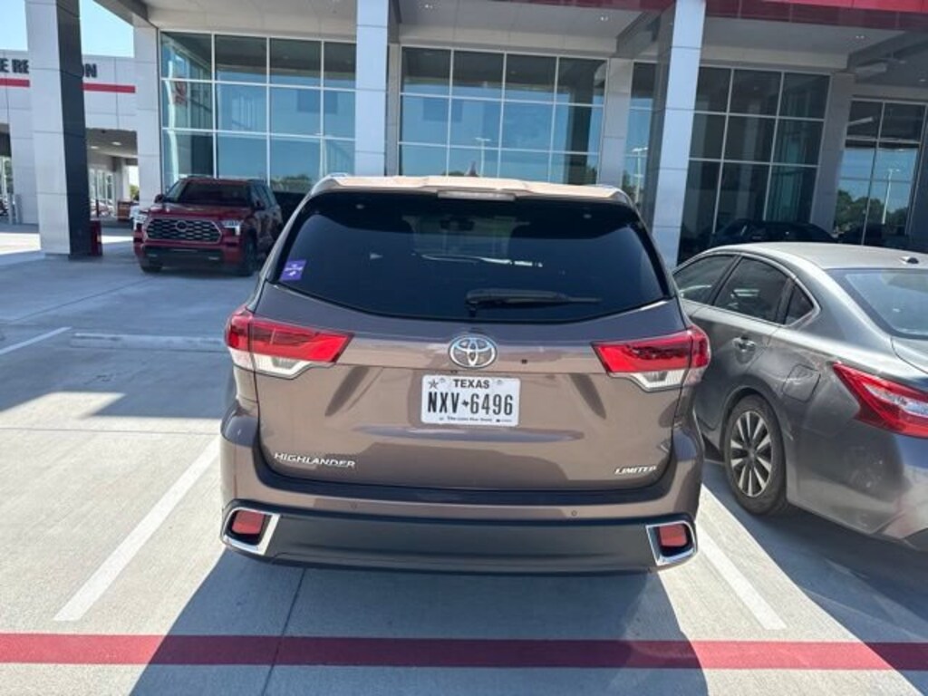 Used 2018 Toyota Highlander Limited V6 SUV