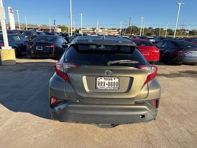 2021 Toyota C-HR XLE photo 4