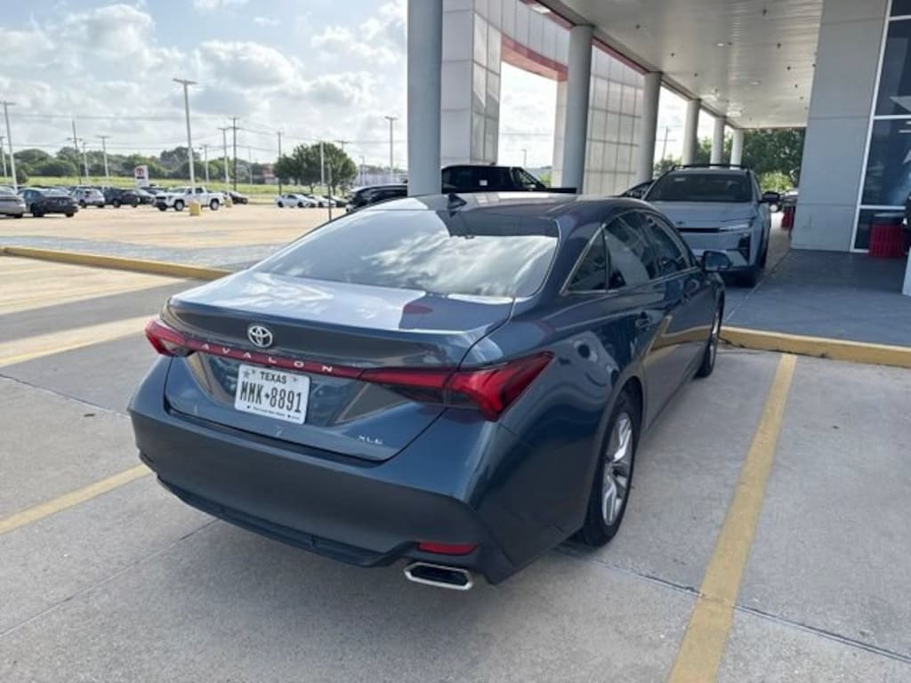 Used 2019 Toyota Avalon XLE Sedan