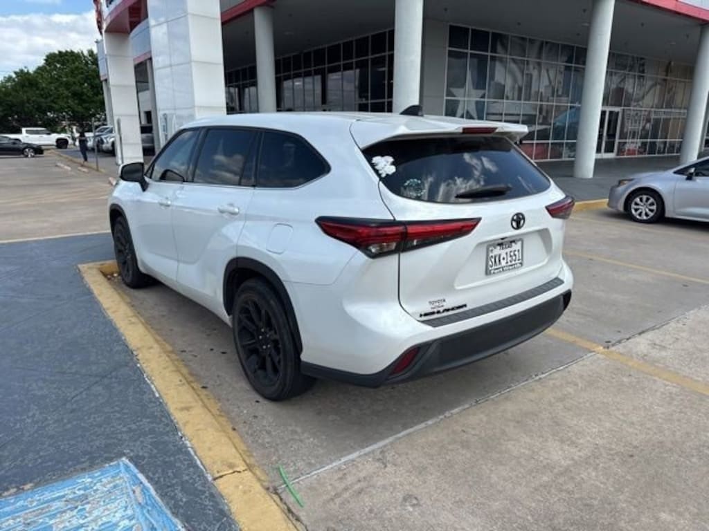 Used 2022 Toyota Highlander L SUV