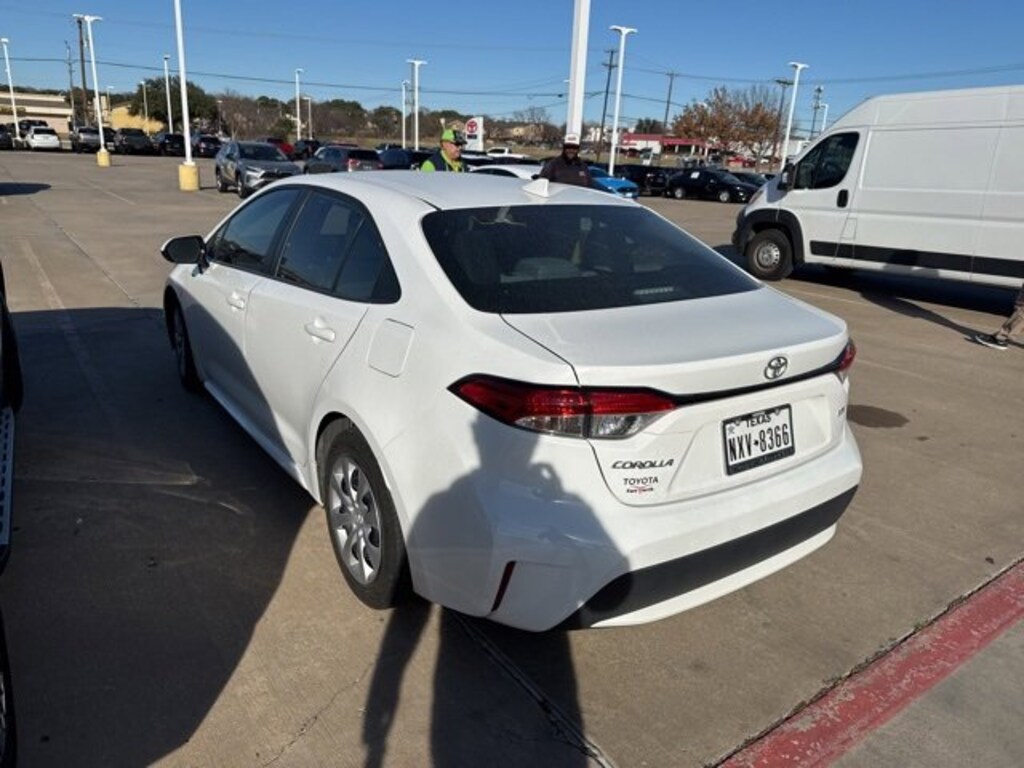 Used 2021 Toyota Corolla LE Sedan