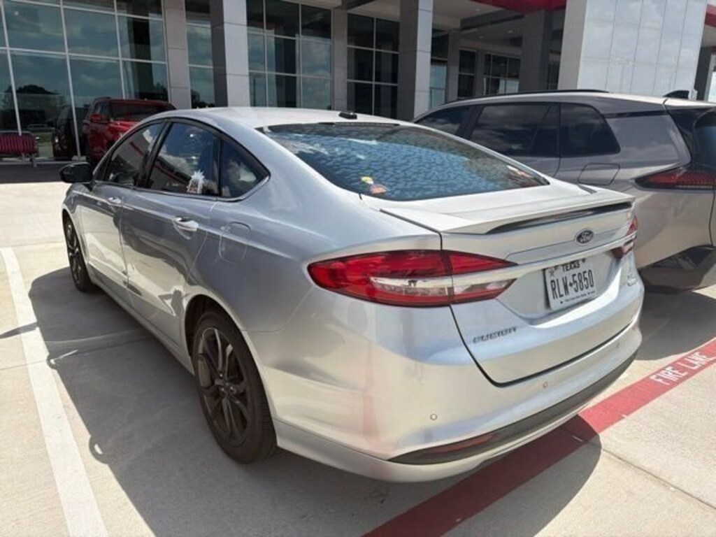 Used 2018 Ford Fusion SE Sedan