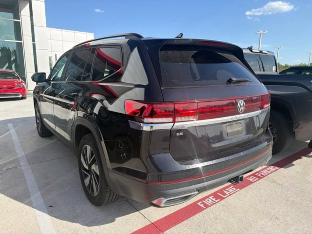 Used 2024 Volkswagen Atlas 2.0T SE w/Technology SUV