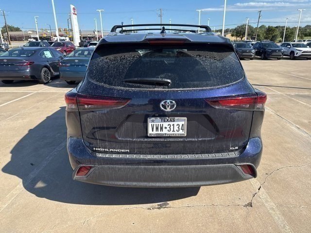 2024 Toyota Highlander LE photo 4