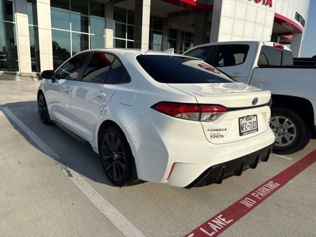 Used 2025 Toyota Corolla Hybrid LE Sedan