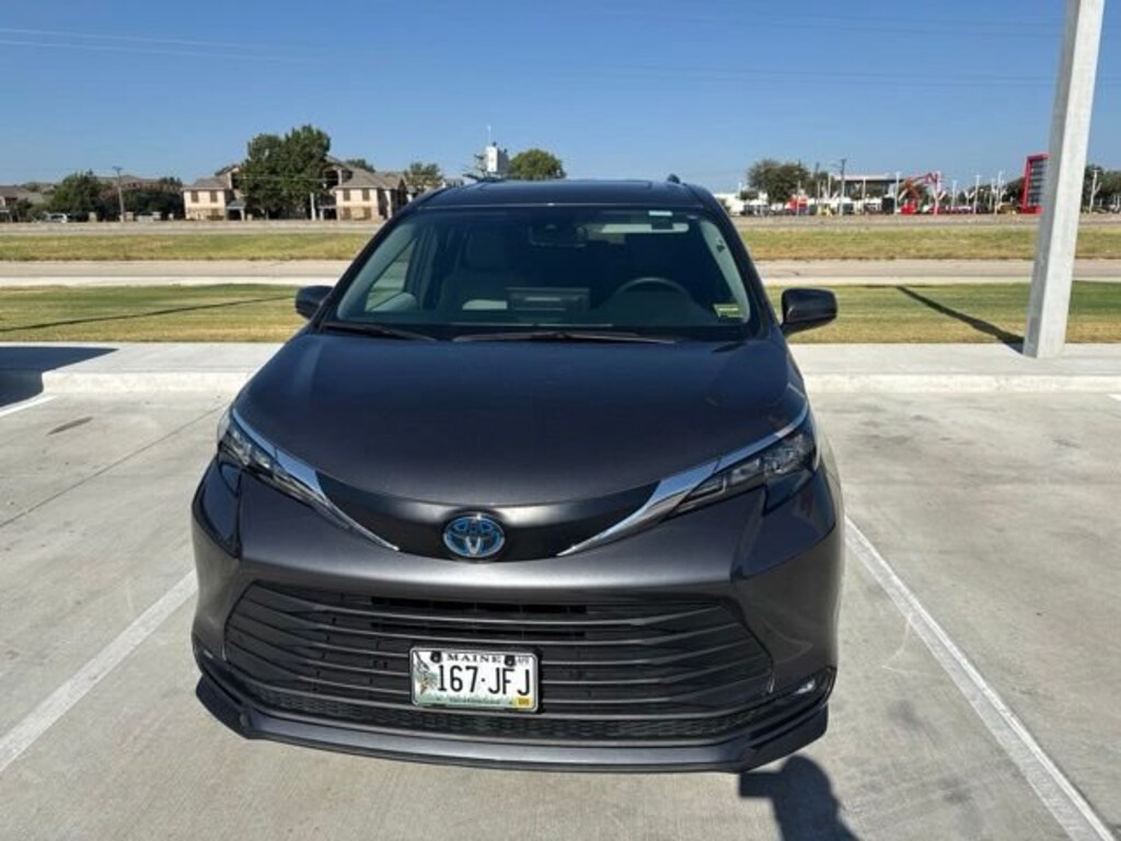Used 2025 Toyota Sienna XLE 8 Passenger Van Passenger Van