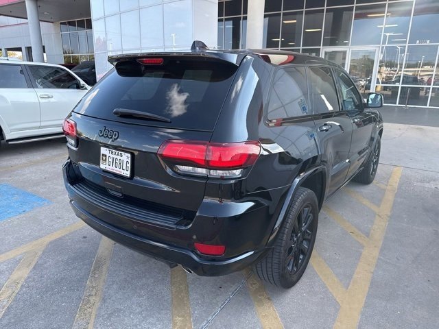 2018 Jeep Grand Cherokee Laredo Altitude photo 2