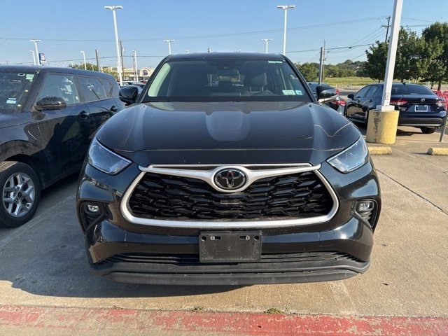 2024 Toyota Highlander LE photo 2