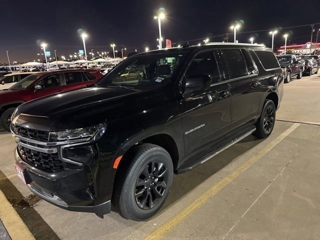 2023 Chevrolet Suburban LS photo 2