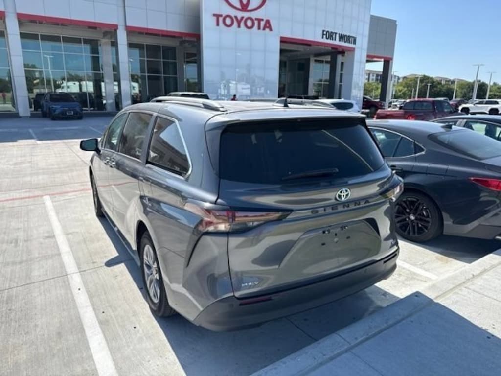Used 2025 Toyota Sienna XLE 8 Passenger Van Passenger Van