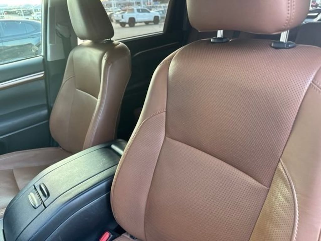 Used 2018 Toyota Highlander Limited V6 SUV