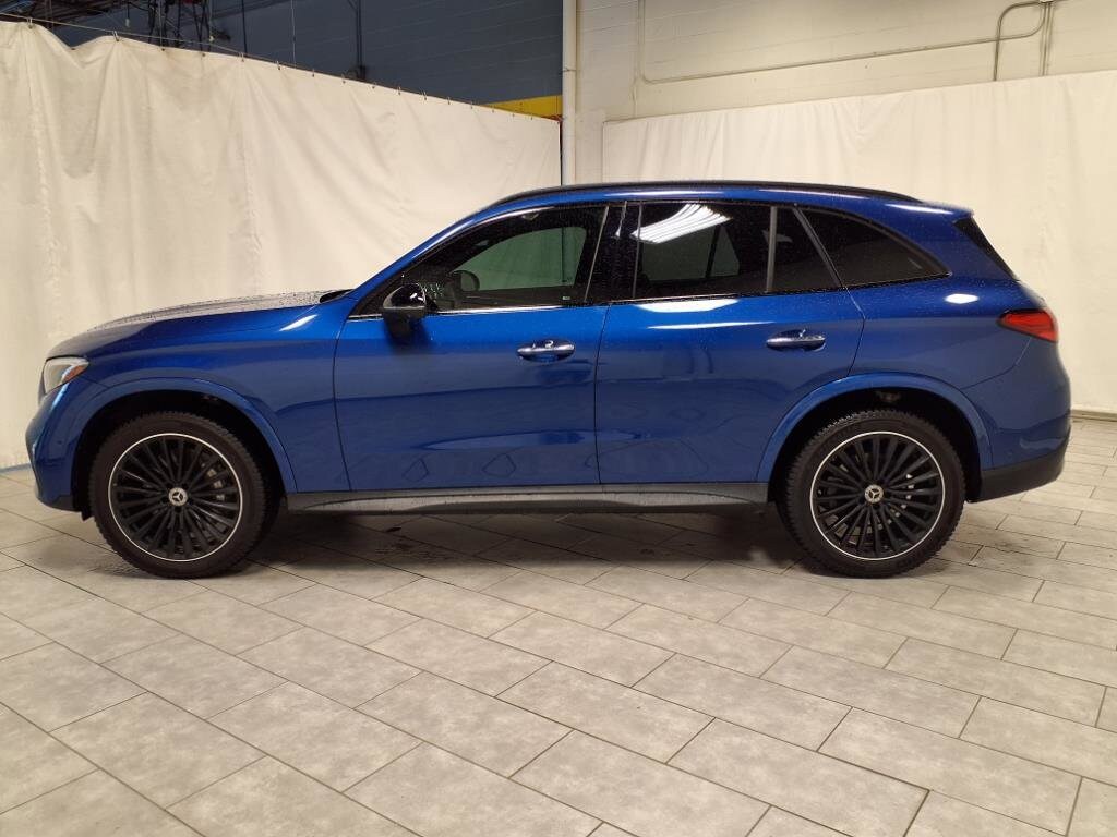 2023 Mercedes Benz GLC 300 4MATIC photo 3
