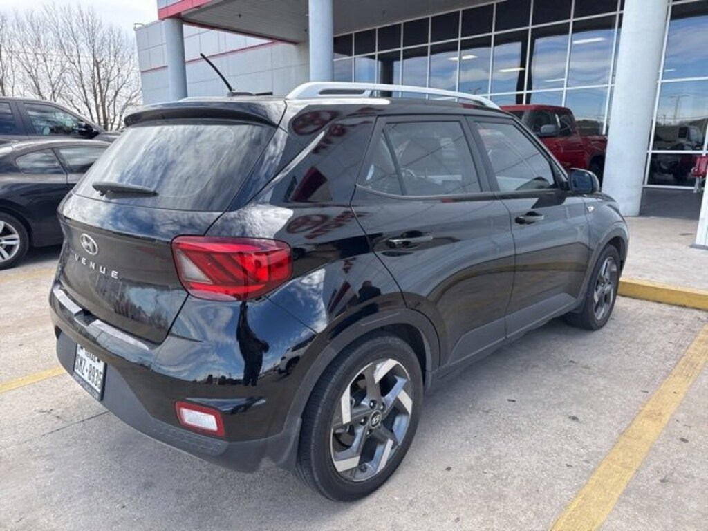 Used 2023 Hyundai Venue SEL SUV