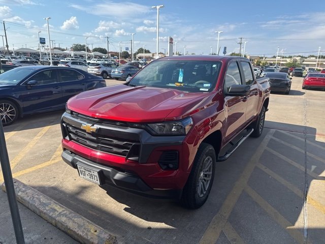 2023 Chevrolet Colorado LT photo 2