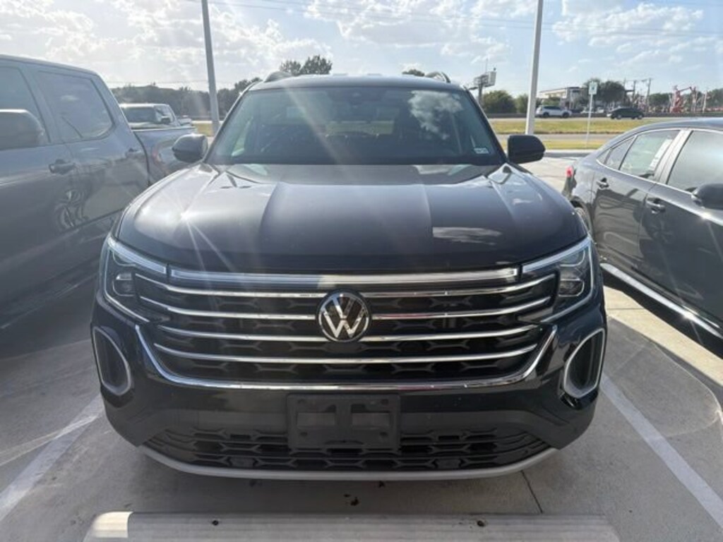 Used 2024 Volkswagen Atlas 2.0T SE w/Technology SUV