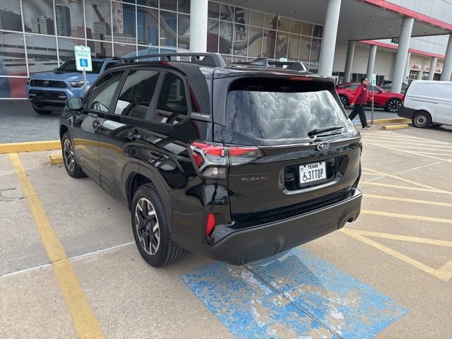 2025 Subaru Forester Premium photo 3