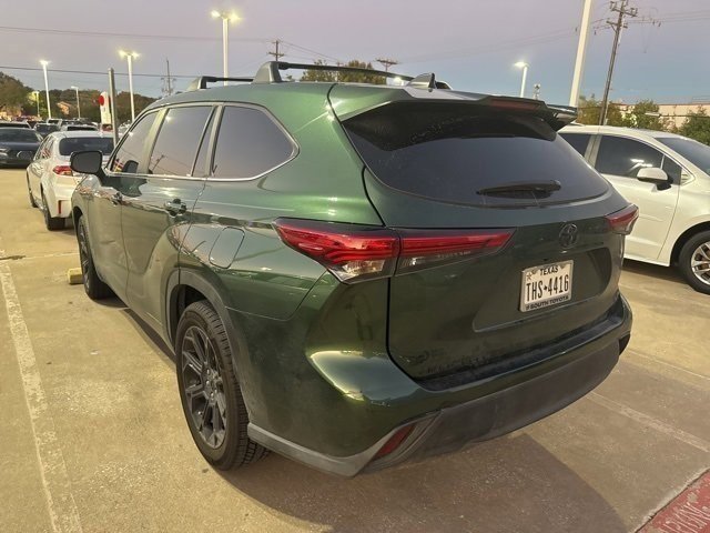 2023 Toyota Highlander L photo 2