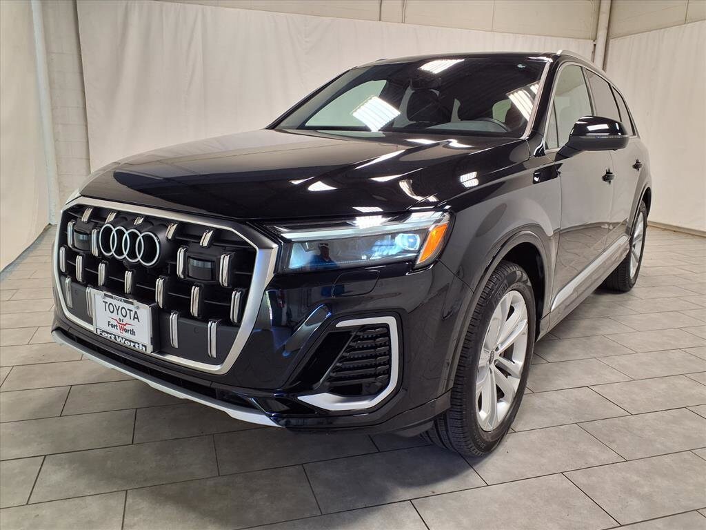 2025 Audi Q7 55 Premium Plus photo 2