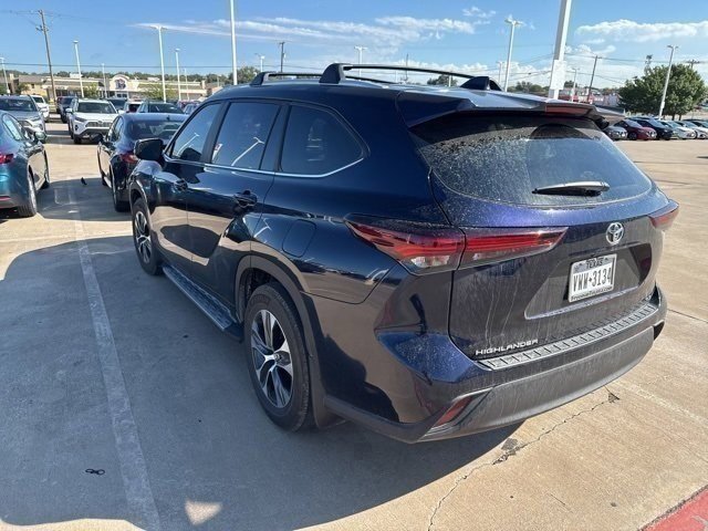 2024 Toyota Highlander LE photo 3